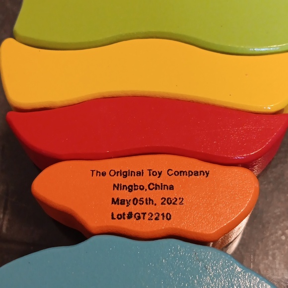 RAINBOW FISH TWISTY TOY - Picture 2 of 2